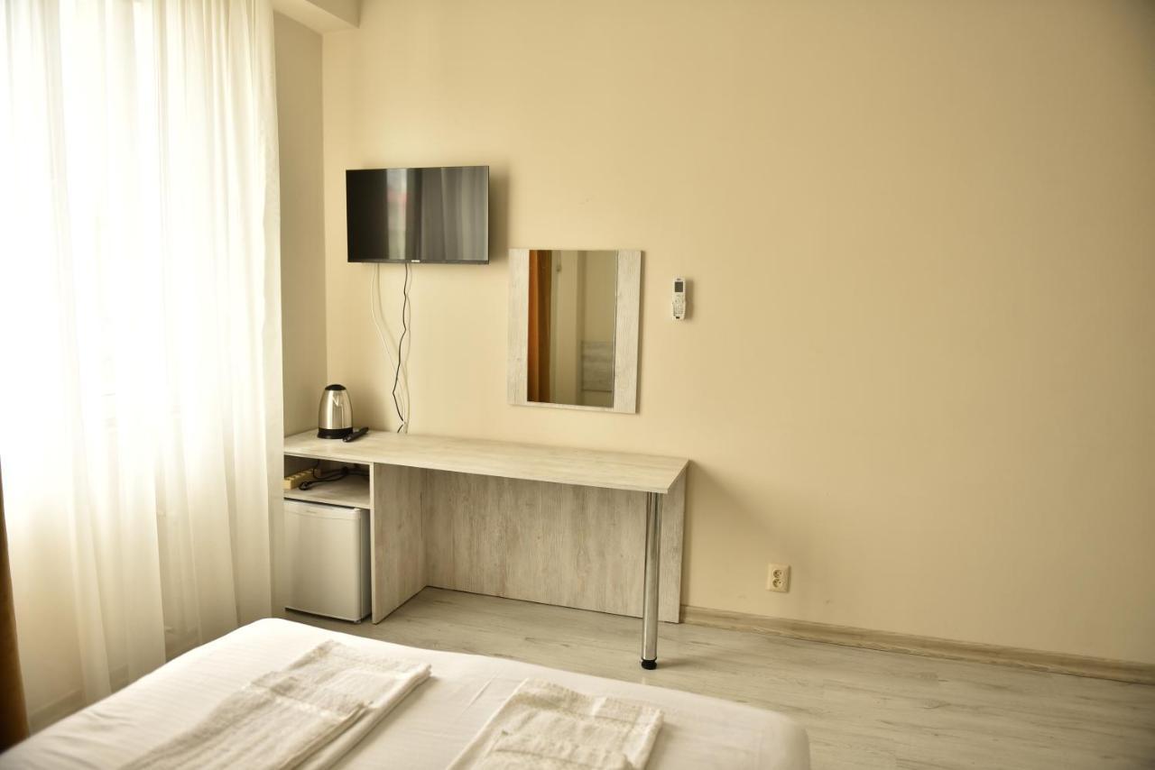Prime Hotel Batoemi Buitenkant foto