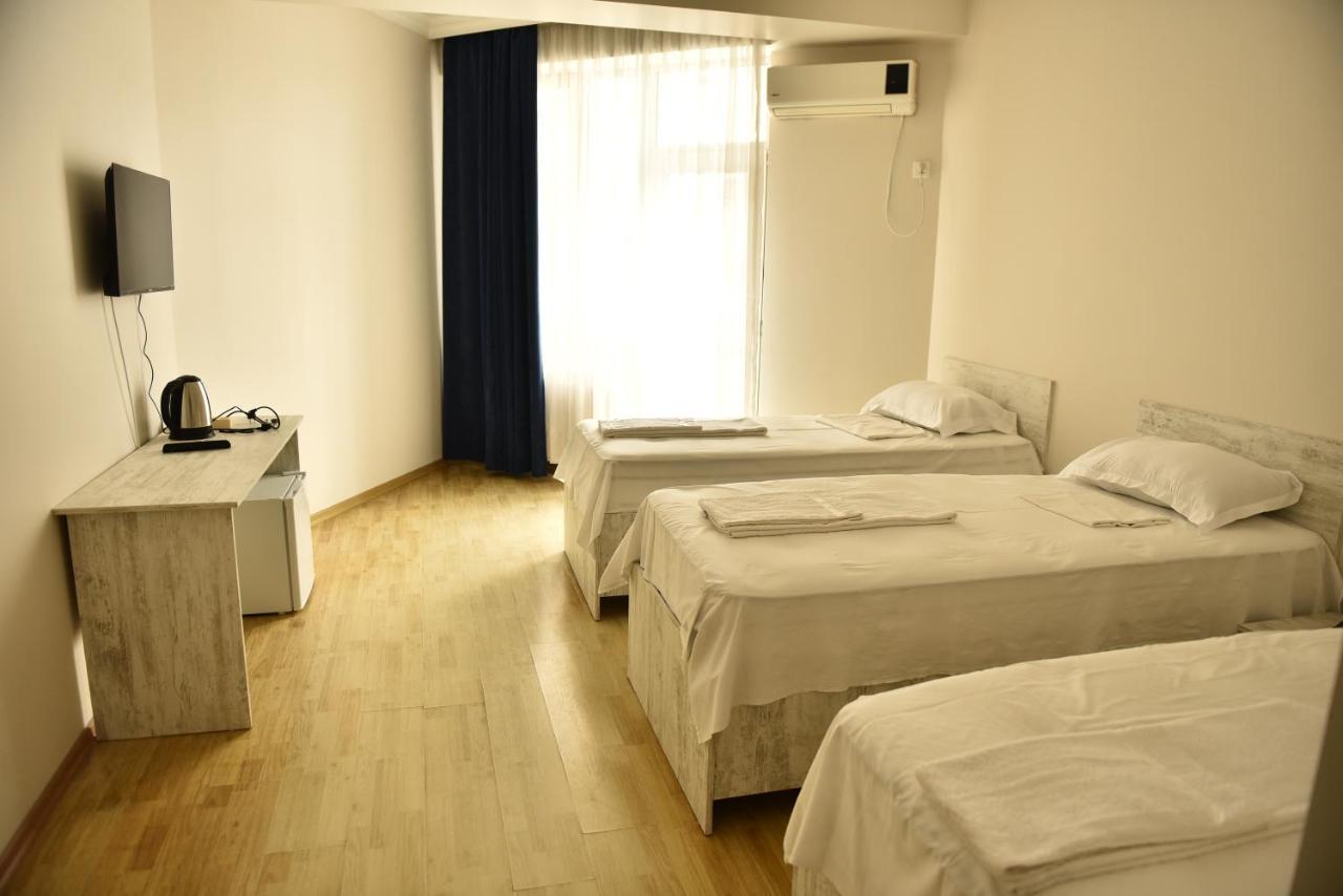Prime Hotel Batoemi Buitenkant foto