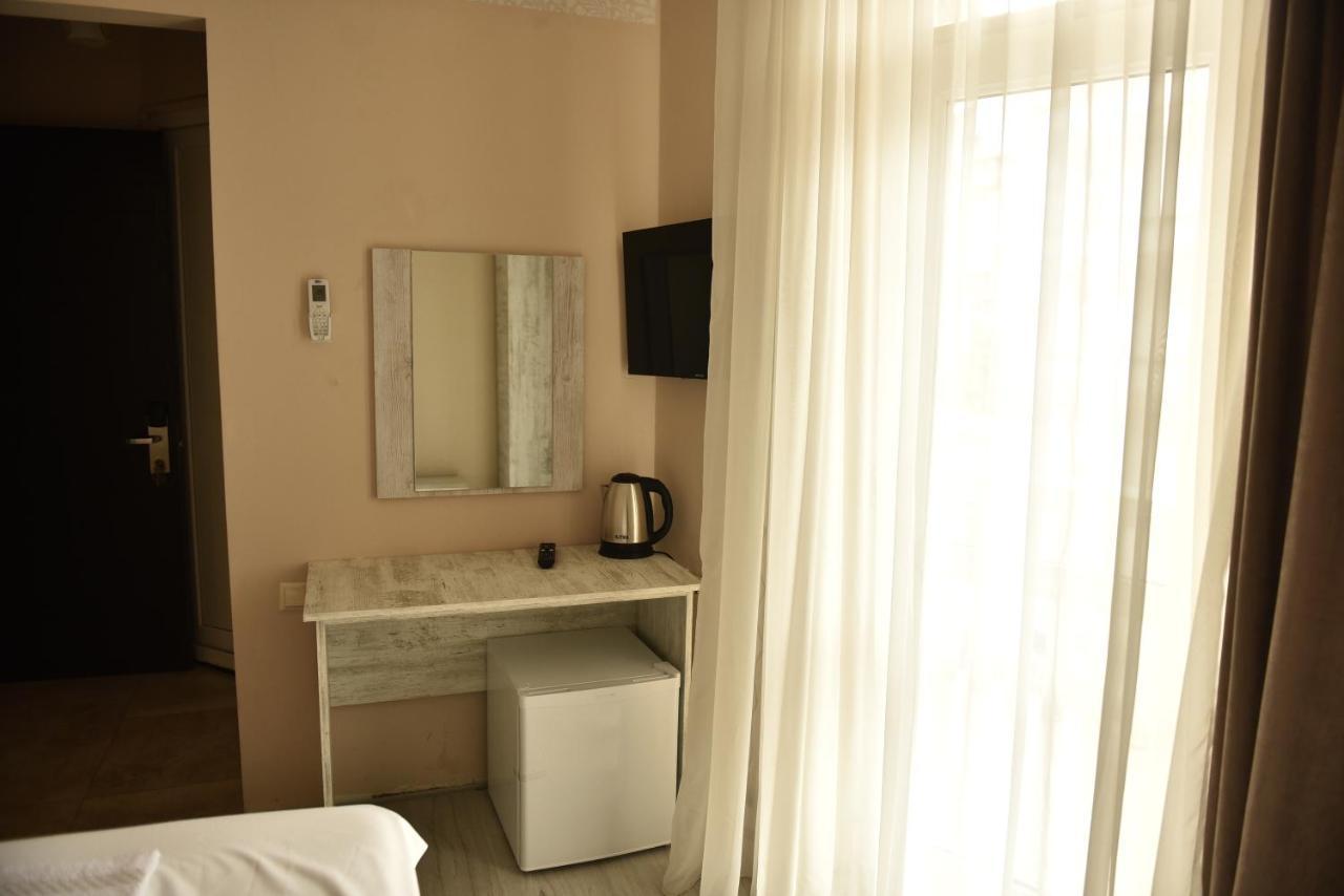 Prime Hotel Batoemi Buitenkant foto