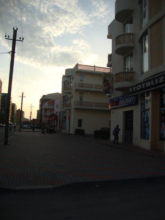 Prime Hotel Batoemi Buitenkant foto