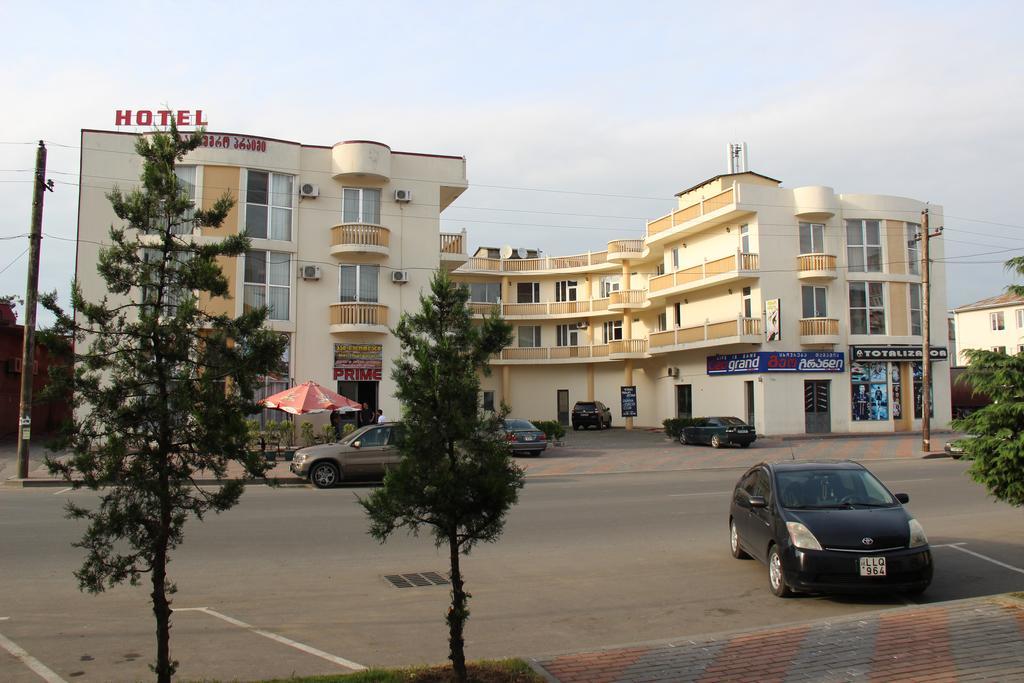 Prime Hotel Batoemi Buitenkant foto