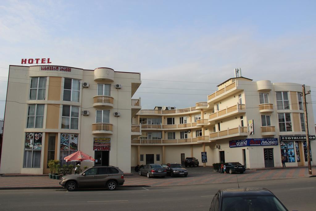 Prime Hotel Batoemi Buitenkant foto
